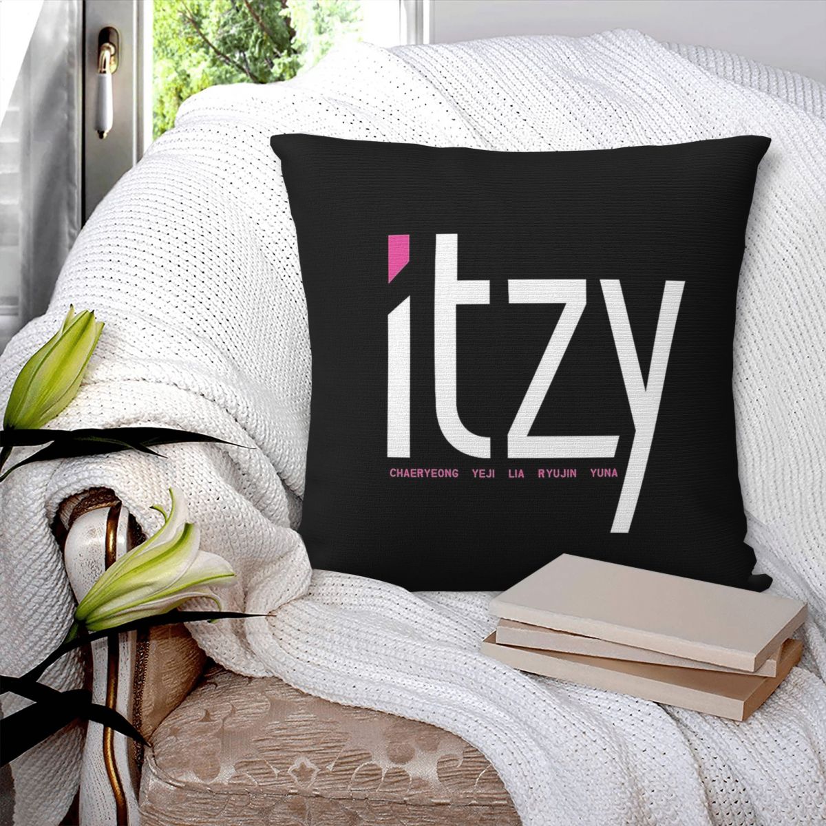 Itzy Band Dalla Dalla Square P - огляд і ціна Home Decor Dallas