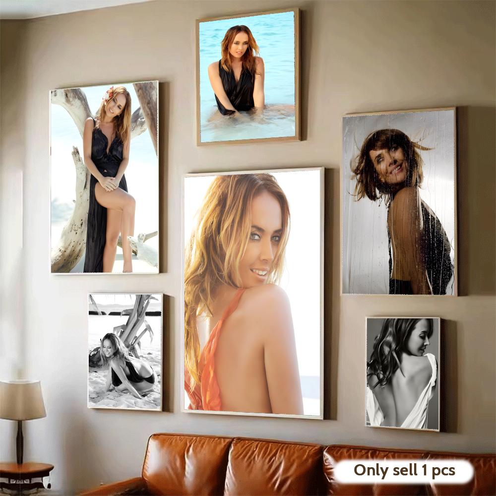 Singer Z-Zhanna F-Friske Poste - огляд і ціна Home Decor Living Room Ideas