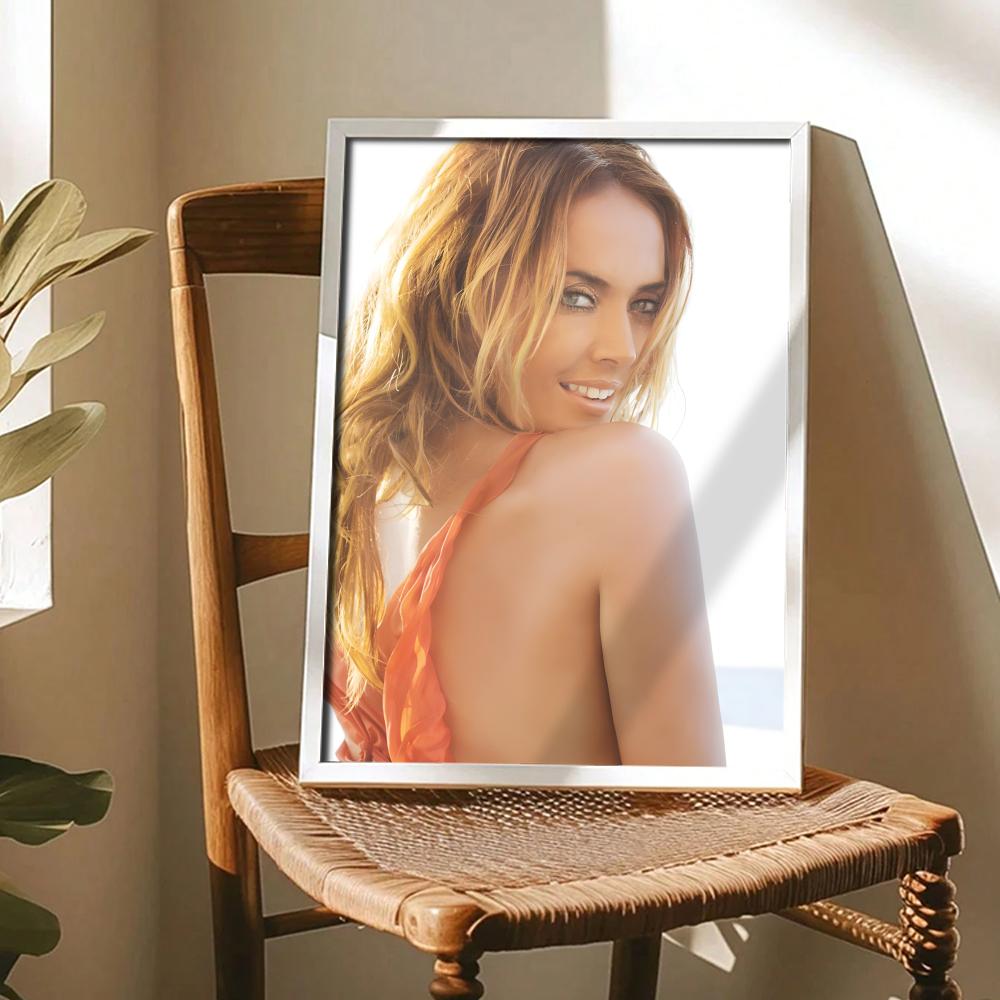 Singer Z-Zhanna F-Friske Poste - огляд і ціна Home Decor Living Room Ideas
