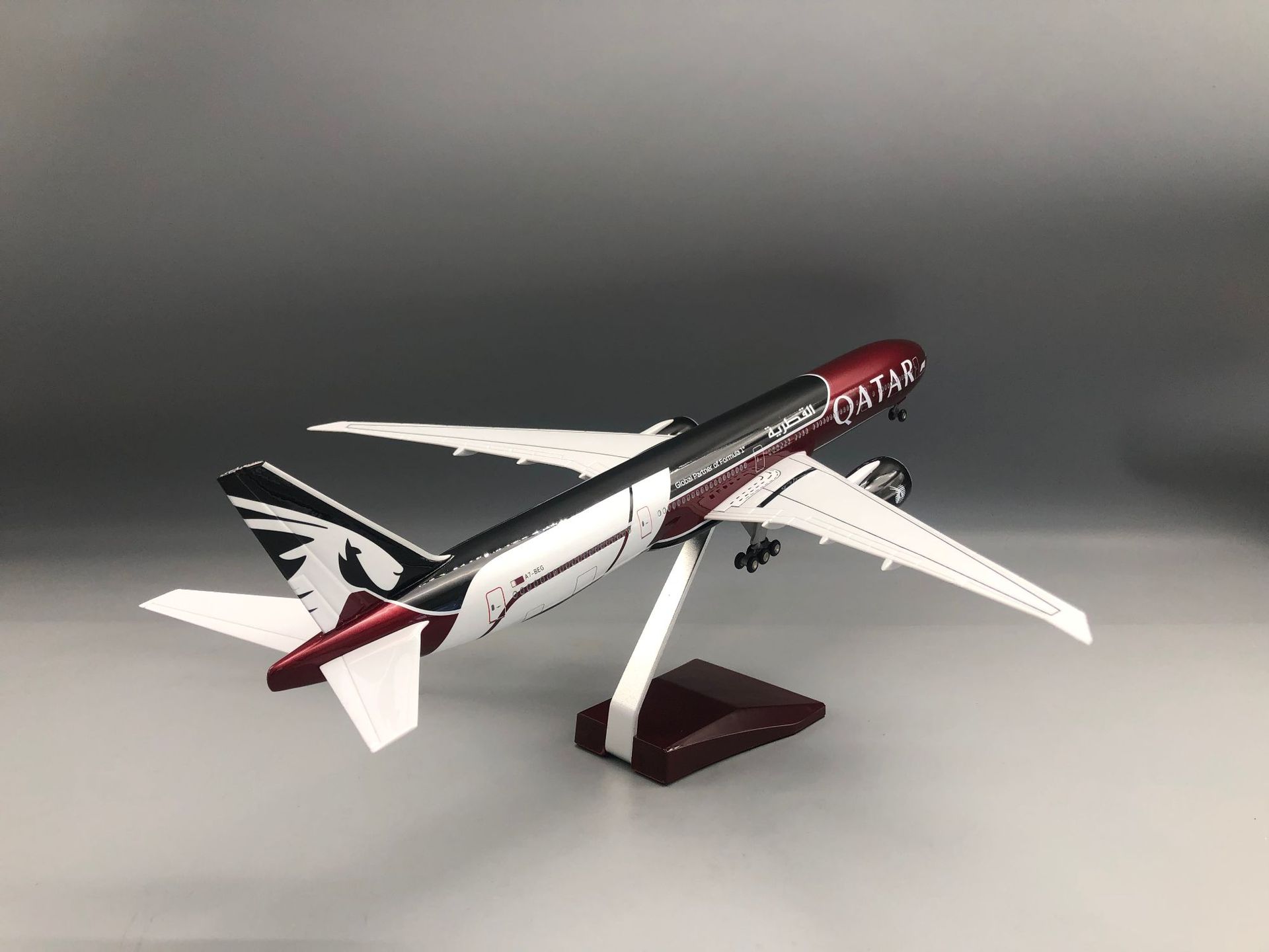 For B777-300 Qatar Model Airpl - огляд і ціна Home Decor Qatar