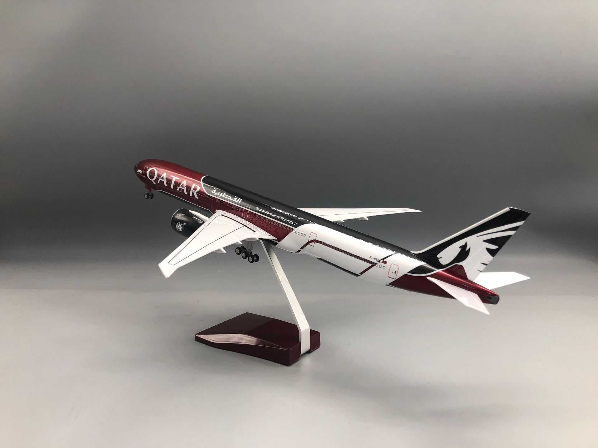 For B777-300 Qatar Model Airpl - огляд і ціна Home Decor Qatar