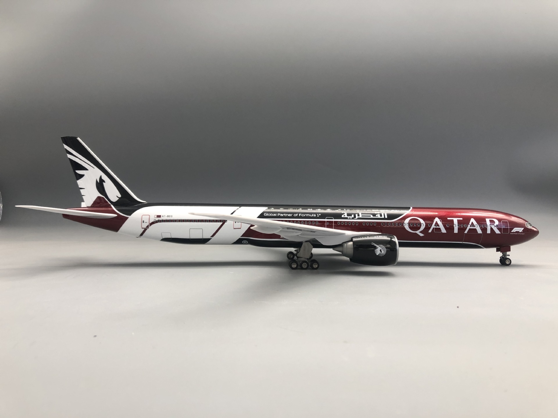 For B777-300 Qatar Model Airpl - огляд і ціна Home Decor Qatar